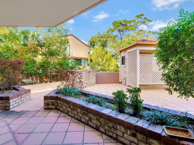 GROUND FLOOR APARTMENT! AFFORDABLE LIVING, CENTRAL SOUTHPORT!