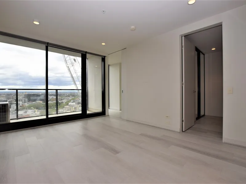 SPACIOUS APARTMENT WITH CITY VIEWS