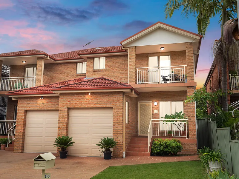 Peaceful Family Home Overlooking Lush Sefton Golf Course