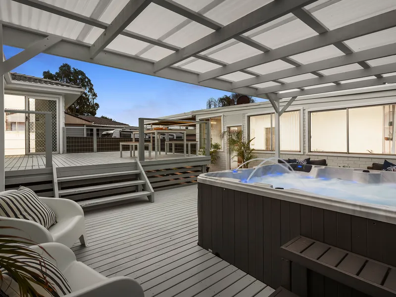 Beautifully Renovated Home, Modern Granny Flat, and Extensive Parking