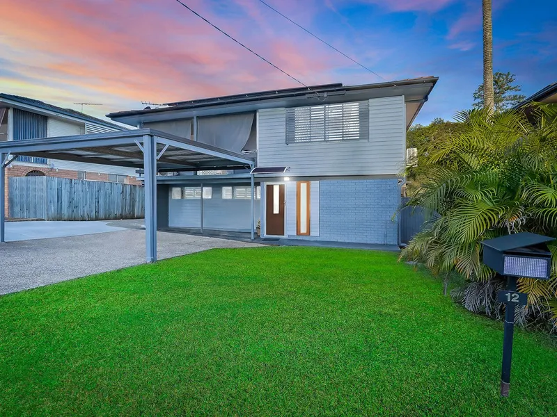 LARGE 4 BEDROOM HOME IN STRATHPINE WITH A POOL