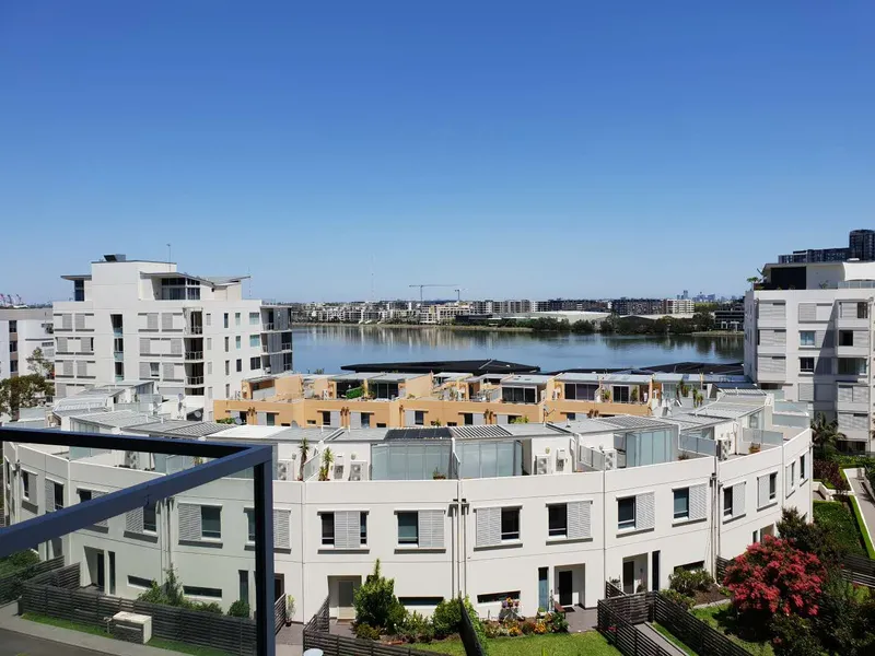 Luxury 1 Bed apartment with water view