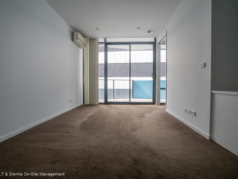 *** 2 WEEKS FREE RENT - WITH BALCONY ***