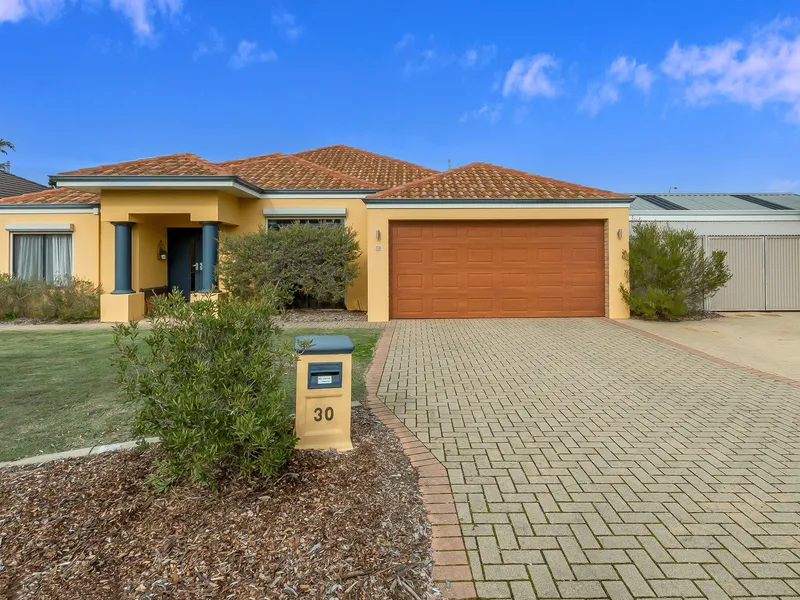Spacious 5 Bedroom Family Home with Pool in Harrisdale High School Catchment !