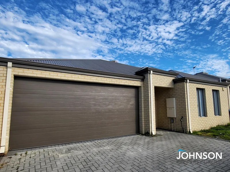 Modern 3x2 Home close to all.