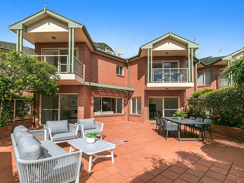 Premium Entertainer's Townhome with Harbour Views