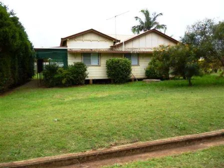 3 Bedroom 2 Bathroom Home in Kumbia