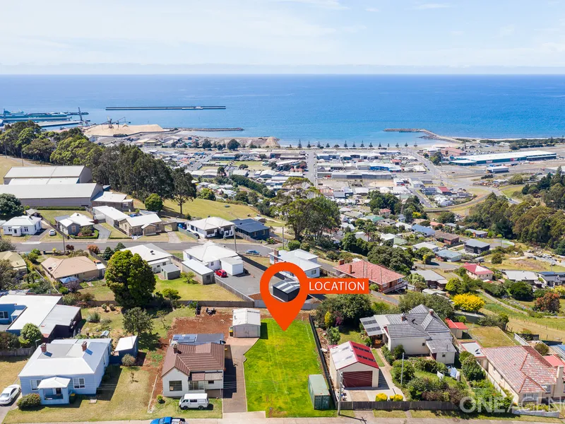 Flat block, quiet area and views!