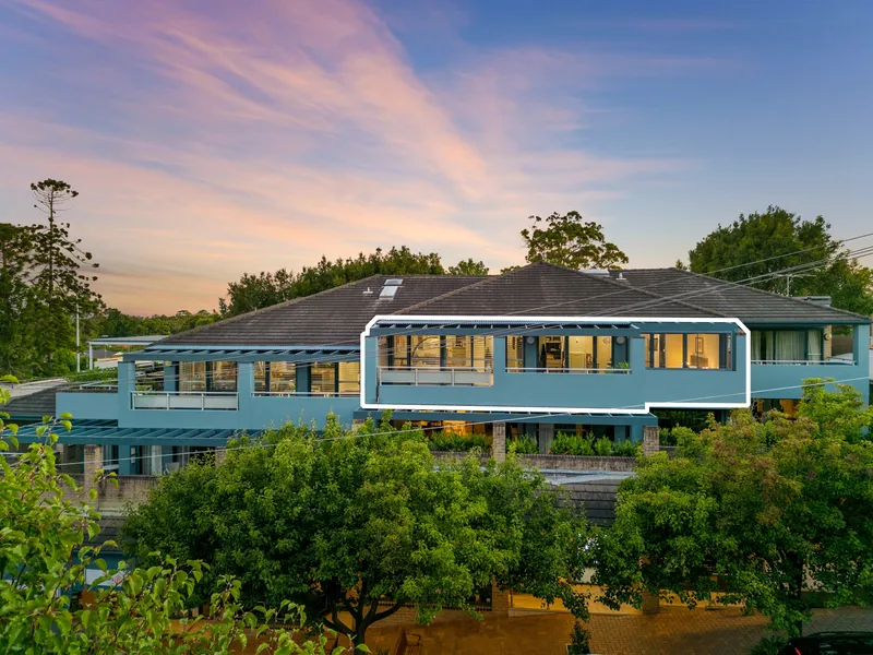 Impeccable Top-Floor Living Overlooking Beecroft Village