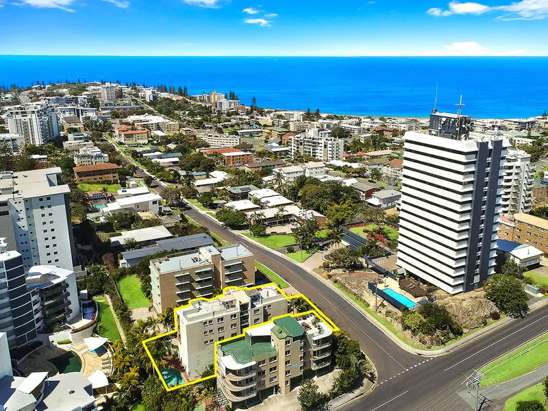 Beachside 3 bedroom unit with private rooftop + pool!