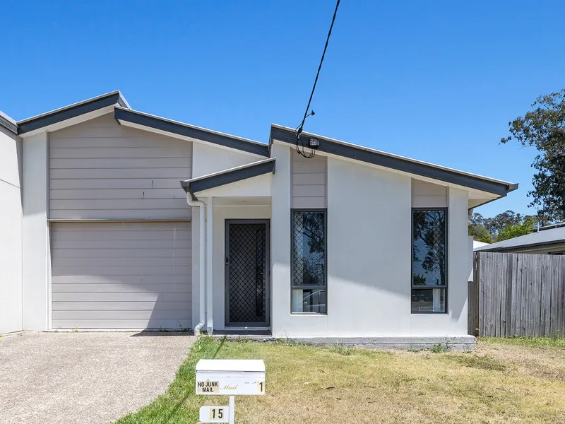 Fantastic 4 Bedroom Duplex with Garage close to all amenities!