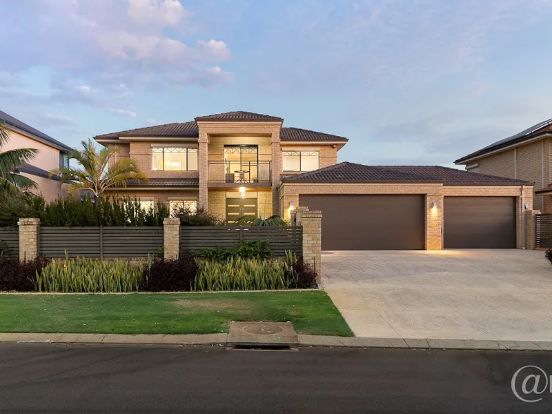 STUNNING HOME IN PERFECT LOCATION