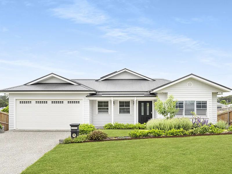 Large Family Home Located in Huntingdale Park Estate