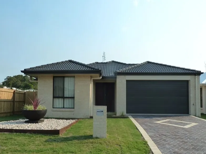 4 BEDROOMS PLUS STUDY NOOK - PARKLAKE ESTATE BLI BLI