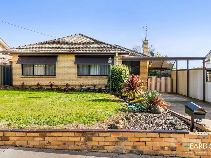 UPDATED CREAM BRICKER WITH SHED & BUNGALOW