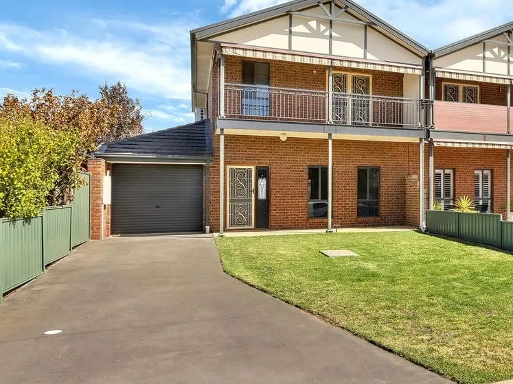 Modern 3-Bedroom Townhouse in a Quiet Location