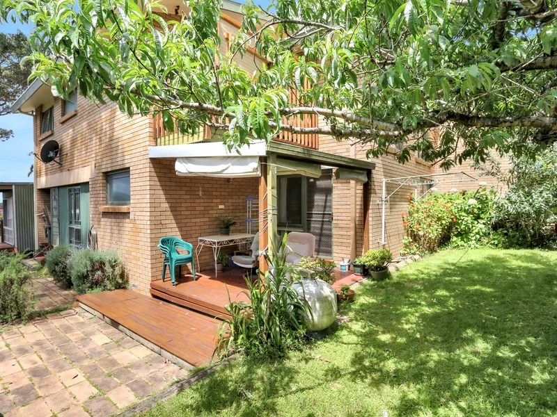 House Proportions with Apartment Convenience