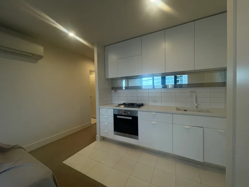 VISION! FULLY-FURNISHED APARTMENT! LOCATION AND VIEWS!