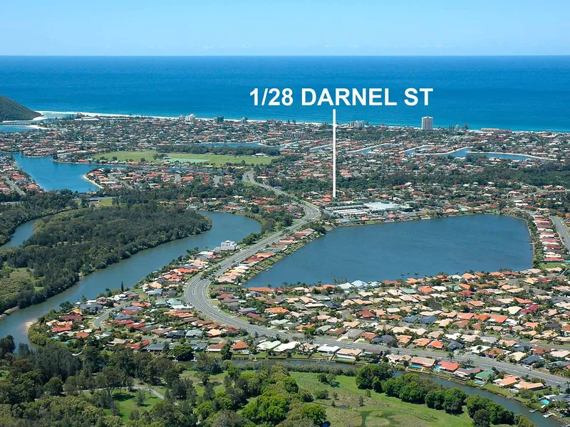 Duplex With Large Flat Yard – Walk To Everything