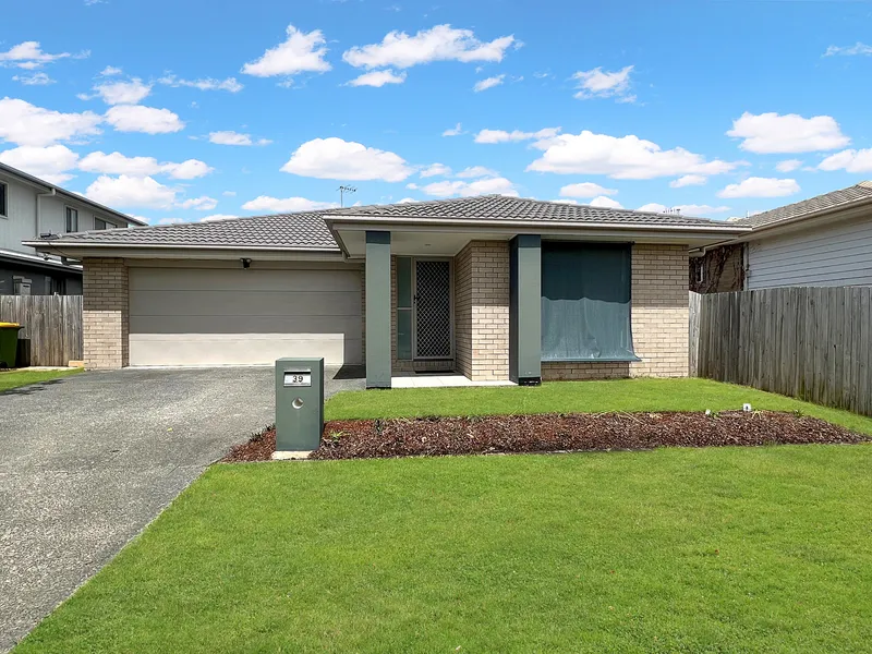 WALK TO SCHOOL FROM THIS PIMPAMA FAMILY HOME