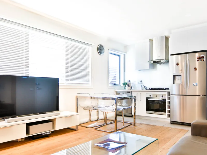 Brilliant One Bed!  Box Hill Garden At Your Doorstep!!