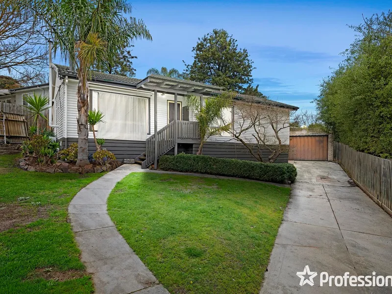 FIRST HOME OR INVESTMENT GEM WITH SUBDIVISION POTENTIAL (STCA)