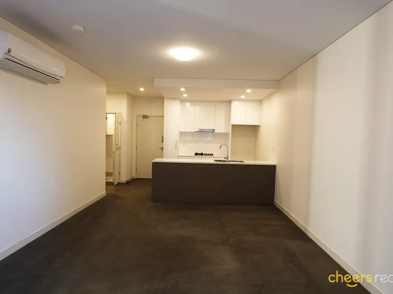 Friendly Community - Almost NEW Apartment 