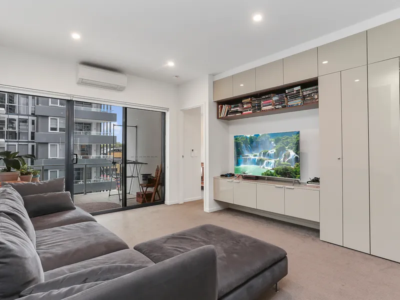 Spacious & Modern Apartment in a Fantastic Location!