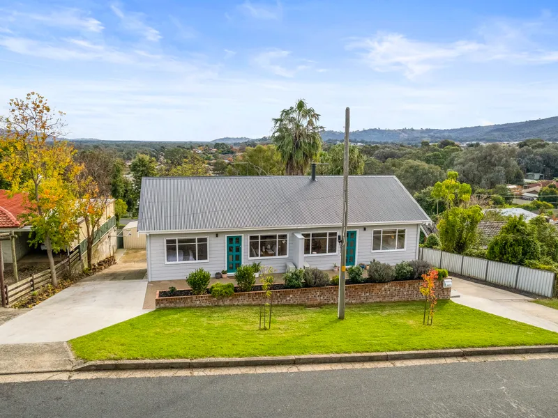 A Unique Opportunity and only a stone's throw from the monument!