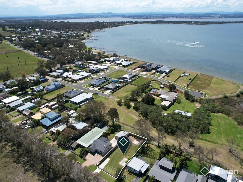 QUIET LAKESIDE LOCALE