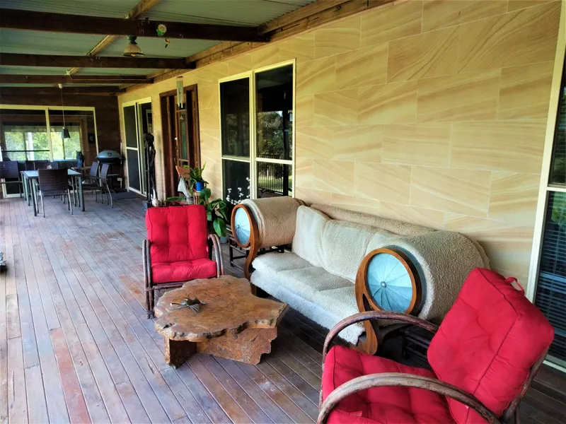 TWO HOUSES IN BEAUTIFUL RURAL PARADISE MAGNIFICENT VIEWS -RIVER FRONTAGE - WILDLIFE REFUGE- EXCEPTIONALLY  MAINTAINED. All about lifestyle.