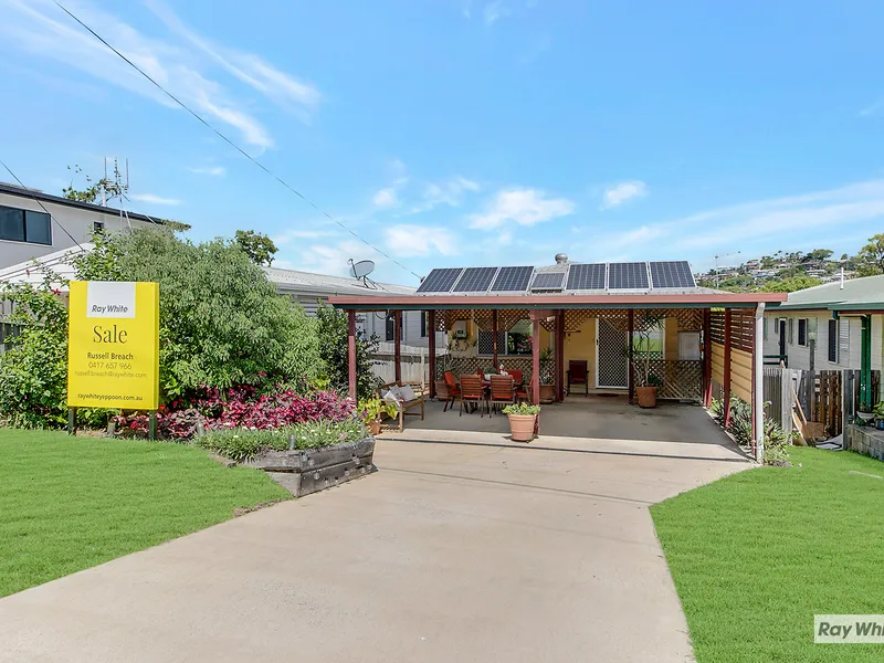 Entry Market Home in Cooee Bay