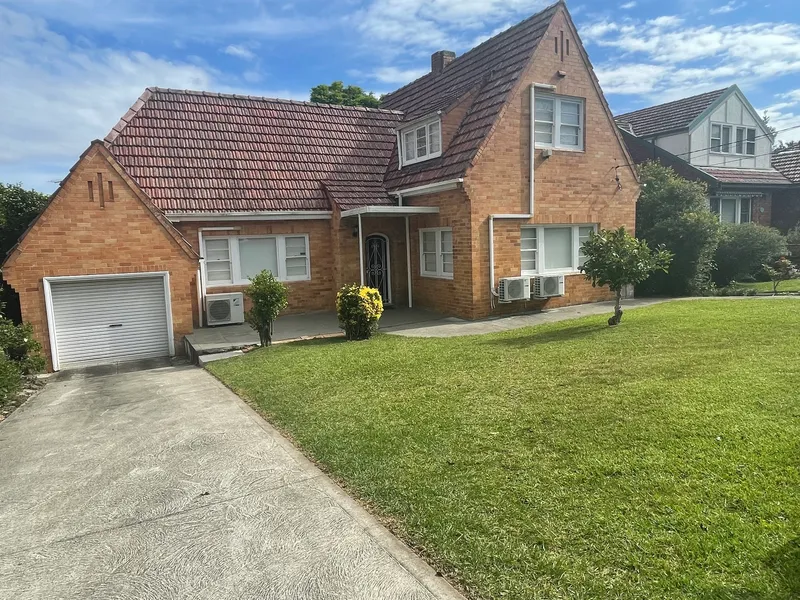 Primely Locate 3 Bedroom Plus Study Charming House