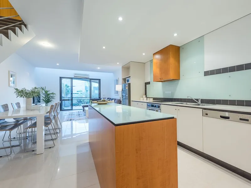 SPACIOUS APARTMENT IN PREMIUM LOCATION