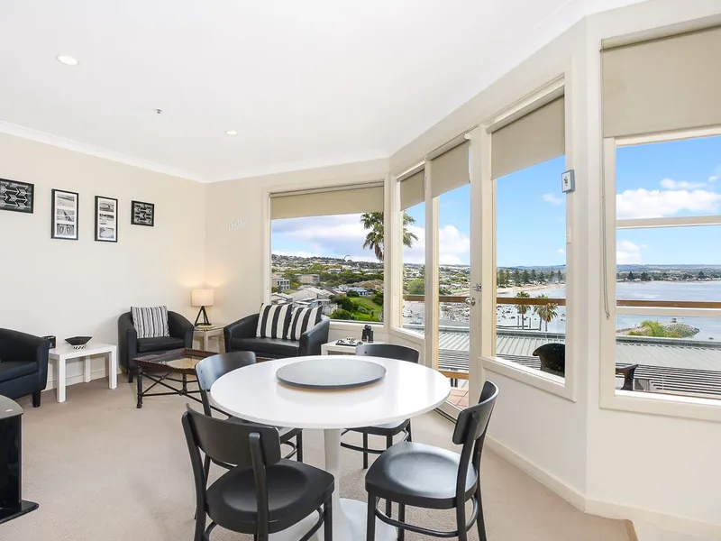 A valuable, luxury resort double with breathtaking bay views