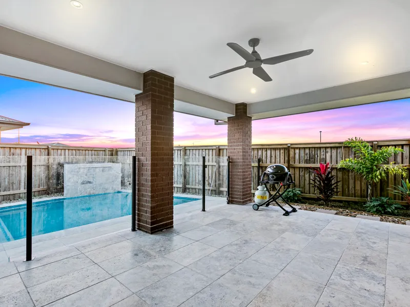 An eyecatcher -   4 Bed + Media + Ducted & Pool