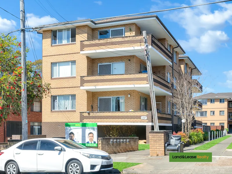 Three bedroom unit for rent at lakemba