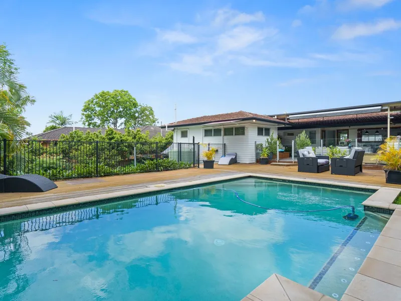 Aspley - Large Family Entertainer on 1/4 Acre Land