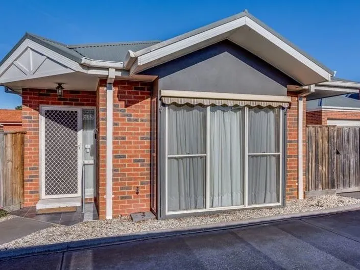 A Sweet Unit in The Heart of Sunbury!