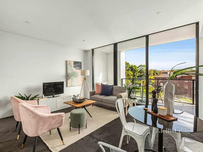Light and Style with an Elevated Northerly Outlook