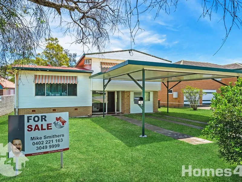 Golf Course Bargain - Walk To The Waterfront.