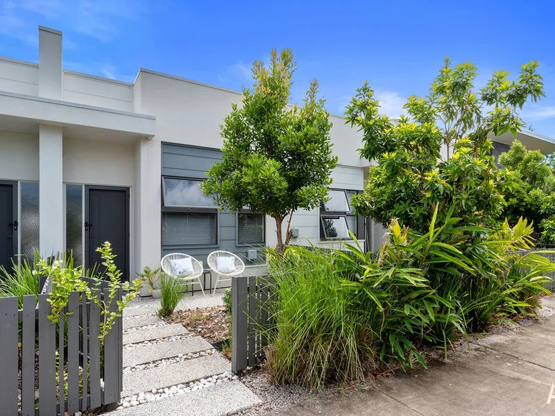 STYLISH, LOW-MAINTENANCE COASTAL LIVING!