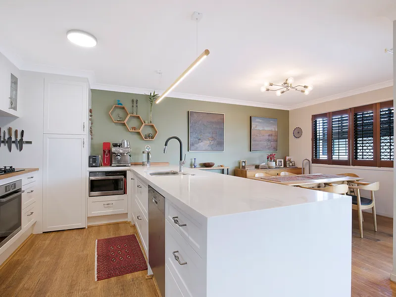 Renovated townhouse with top of the line appliances in prime location