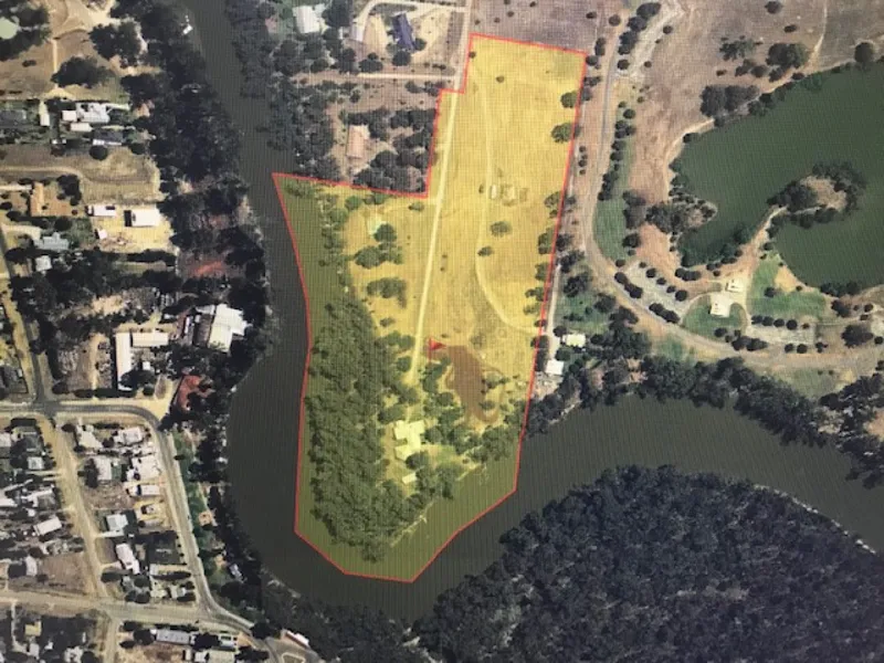 Premier river frontage property