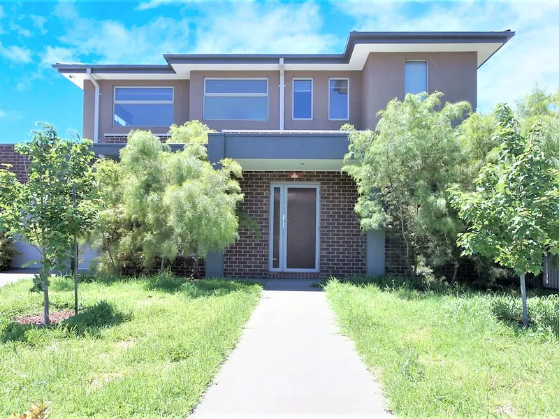 Grandeur scaled with opulence finishings