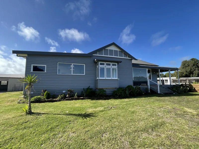 Comfortable Character Country/Coastal Home