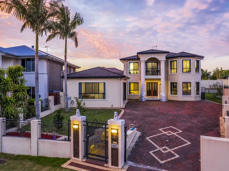 Luxury Home with Theatre in Stretton College Catchment