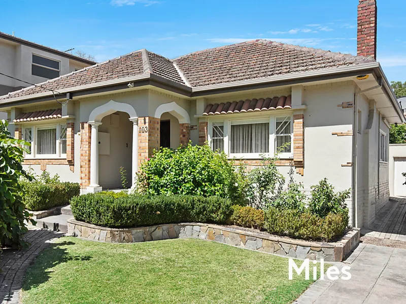 CHARMING RESIDENCE IN IVANHOE EAST