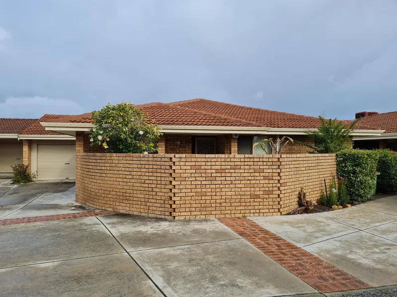 Rare 3 Bedroom 2 Bathroom Villa in Premium Location!