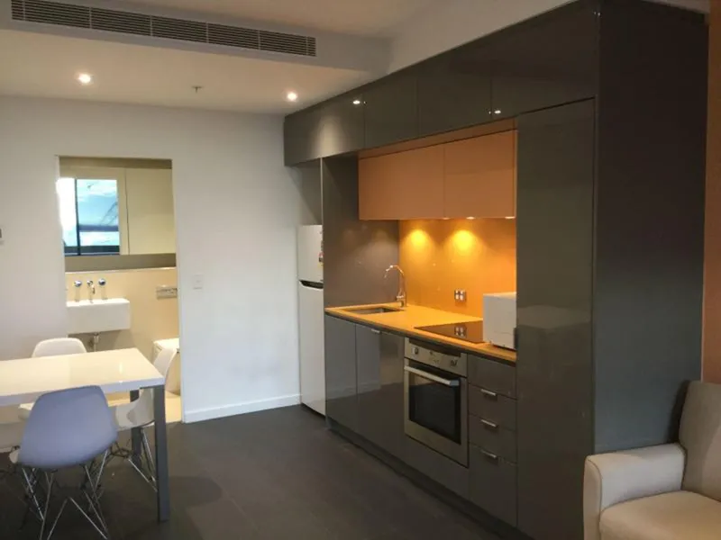 FURNISHED 2-BEDROOMS APARTMENT IN SWANSTON SQUARE